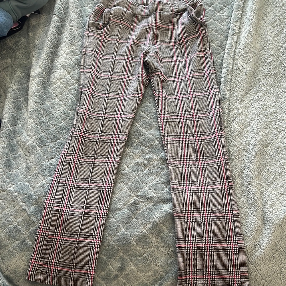 H&M pants for girls size 6-7 girls.Cotton &polyester texture.